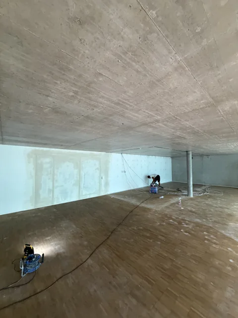 Betondecke und Innenausbau im Rohbau