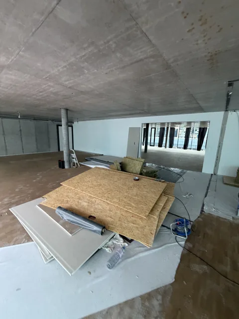 Trockenbauprofile und Material im Innenraum
